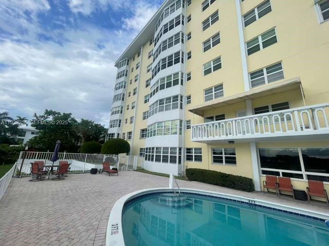 2500 NE 48th Ln 301, Fort Lauderdale, FL 33308