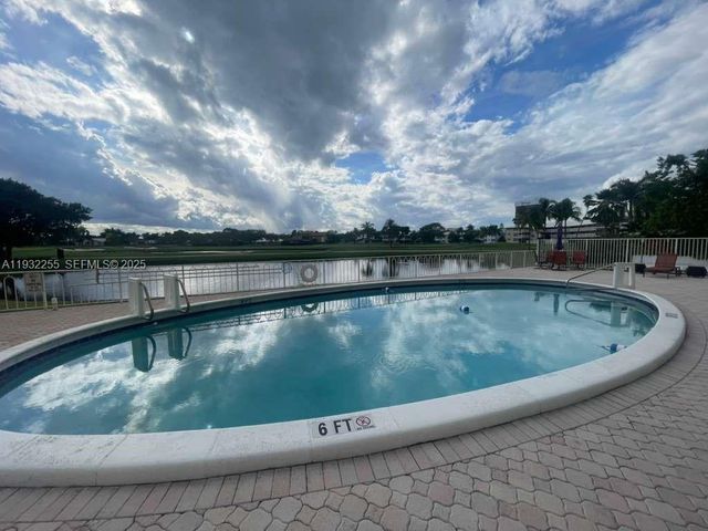 2500 NE 48th Ln 301, Fort Lauderdale, FL 33308