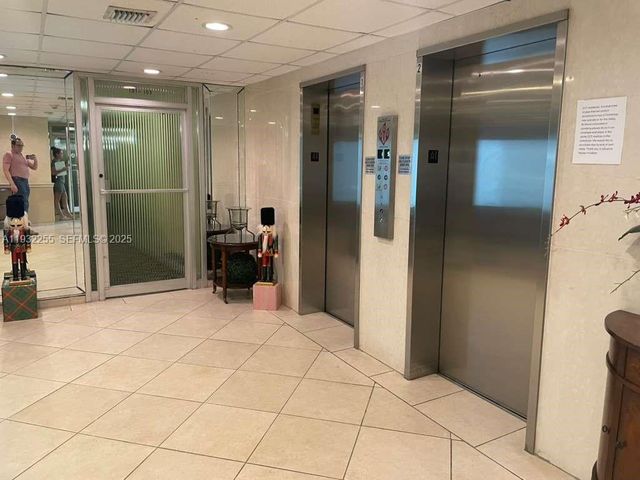 2500 NE 48th Ln 301, Fort Lauderdale, FL 33308