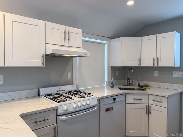 19 Pine Lane, Bayville, NY 11709