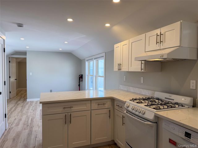 19 Pine Lane, Bayville, NY 11709