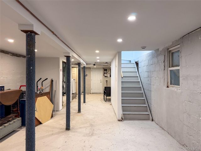 19 Pine Lane, Bayville, NY 11709