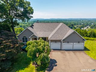 135 Cedarwood Lane, Newington, CT 06111
