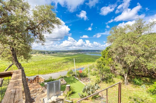 314 & 30 Sunset Dr, Lakehills, TX 78063