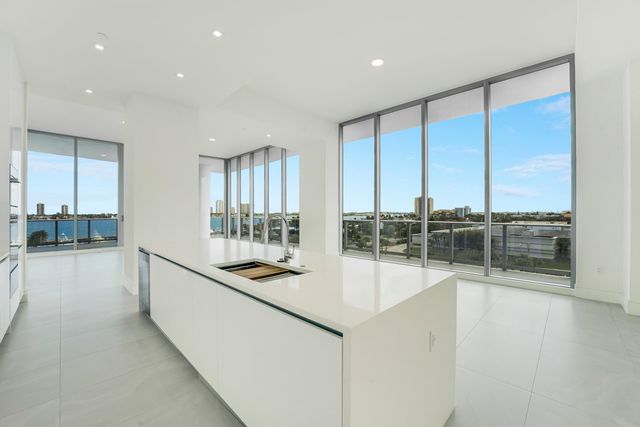 220 Lake Shore Drive 612, Lake Park, FL 33403
