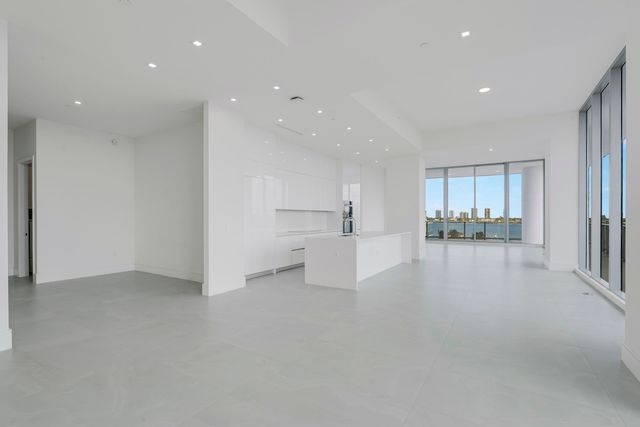 220 Lake Shore Drive 612, Lake Park, FL 33403