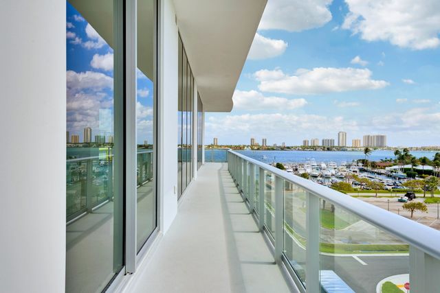 220 Lake Shore Drive 612, Lake Park, FL 33403