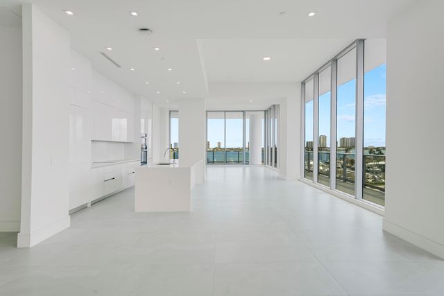 220 Lake Shore Drive 612, Lake Park, FL 33403