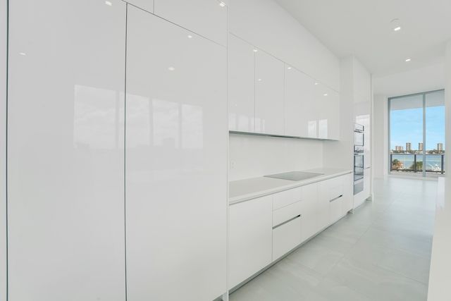 220 Lake Shore Drive 612, Lake Park, FL 33403