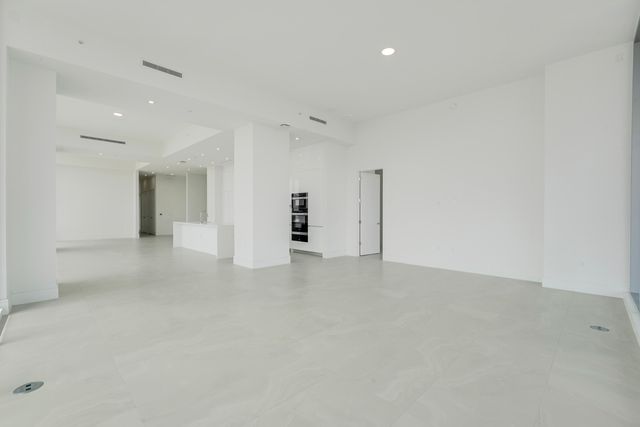 220 Lake Shore Drive 612, Lake Park, FL 33403