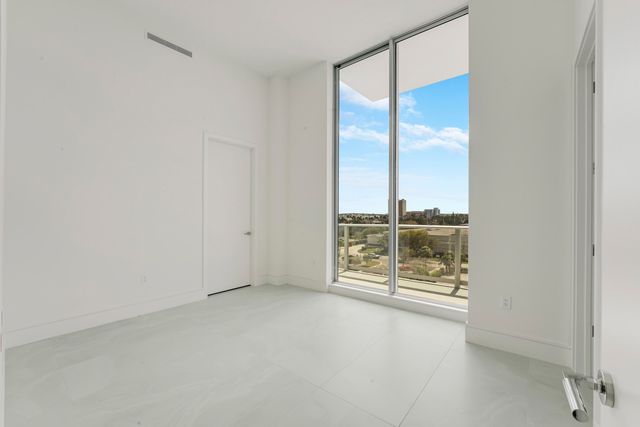 220 Lake Shore Drive 612, Lake Park, FL 33403