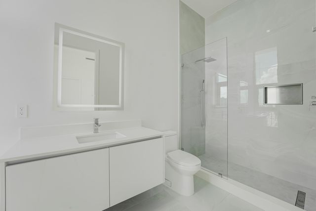 220 Lake Shore Drive 612, Lake Park, FL 33403