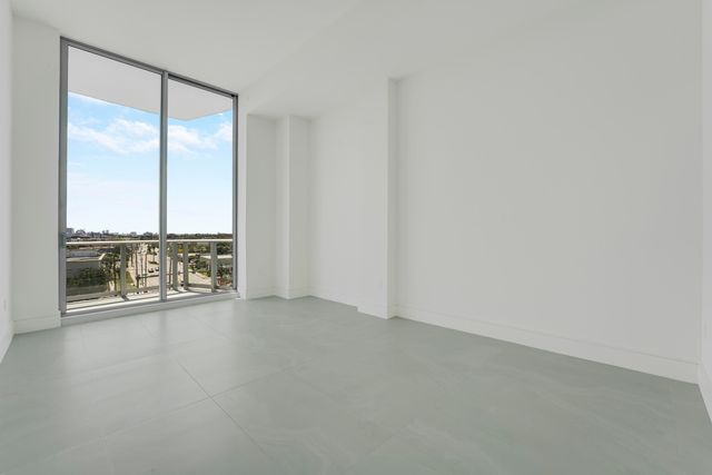 220 Lake Shore Drive 612, Lake Park, FL 33403