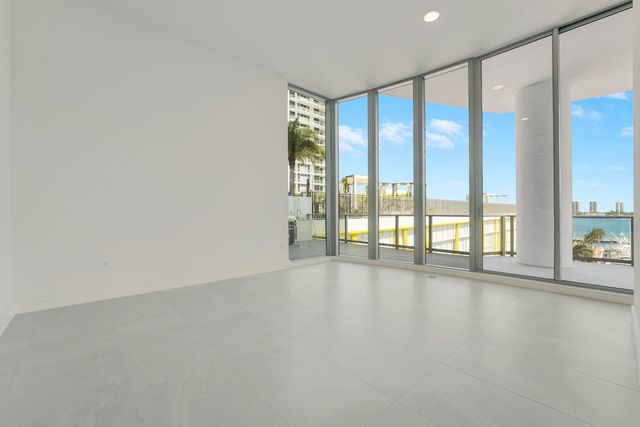 220 Lake Shore Drive 612, Lake Park, FL 33403