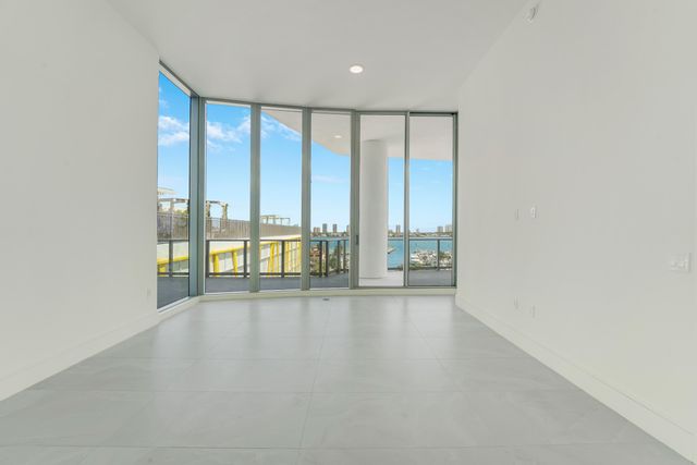 220 Lake Shore Drive 612, Lake Park, FL 33403
