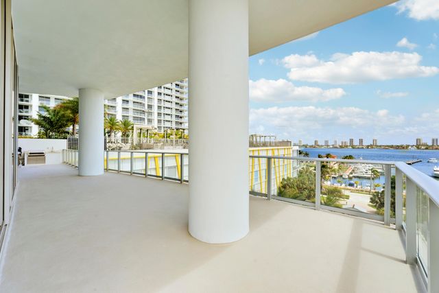 220 Lake Shore Drive 612, Lake Park, FL 33403