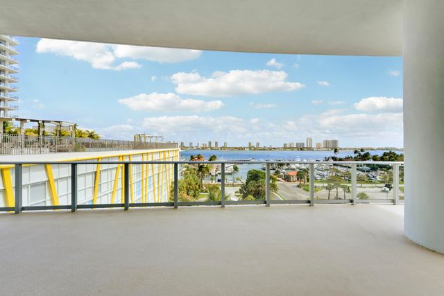 220 Lake Shore Drive 612, Lake Park, FL 33403