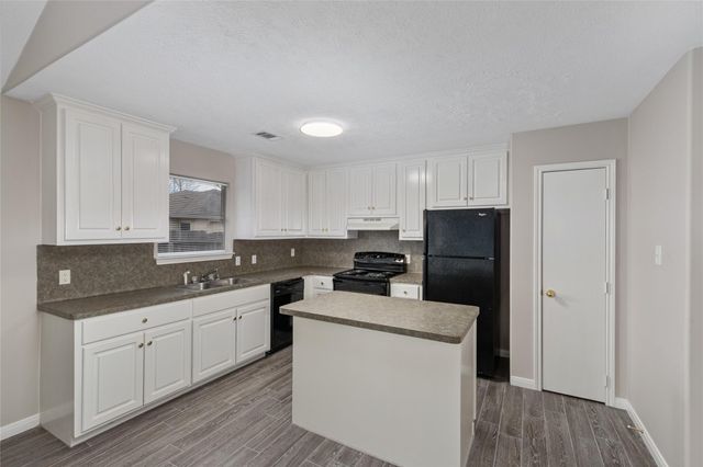 16302 Many Trees Lane, Conroe, TX 77302