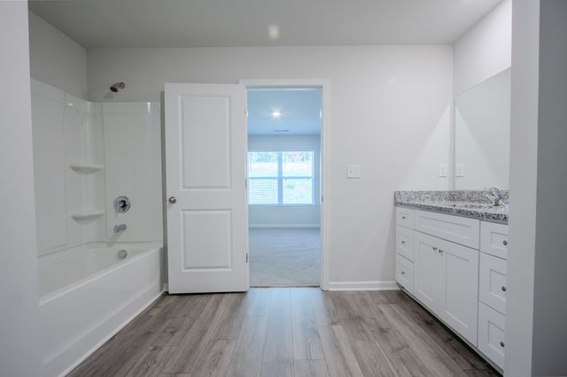 1003 Autumnwood Dr, Dickson, TN 37055