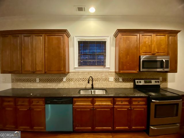 5859 Wedgewood Manor, College Park, GA 30349