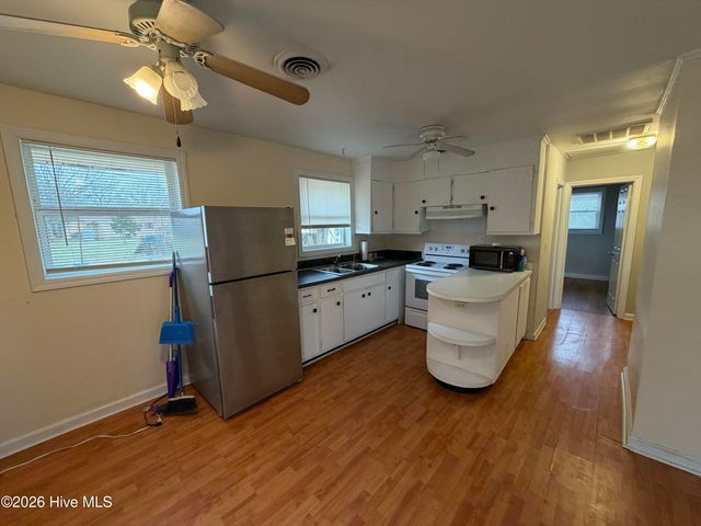 311 W Fremont Street, Saint Helena, NC 28425