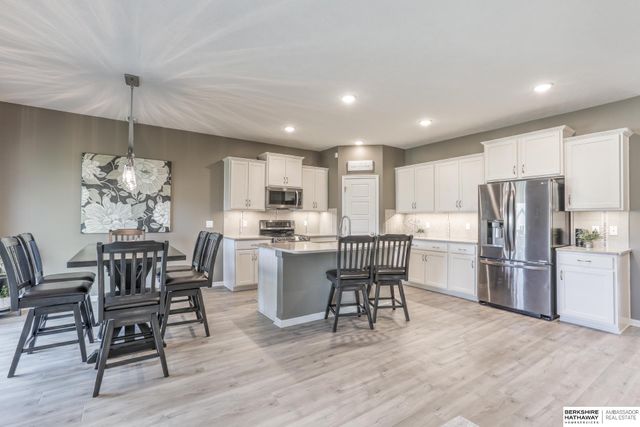 6010 N 152 Avenue, Omaha, NE 68116