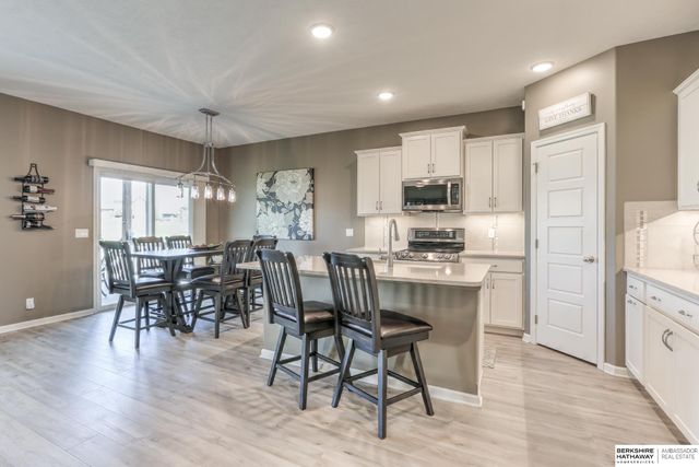 6010 N 152 Avenue, Omaha, NE 68116