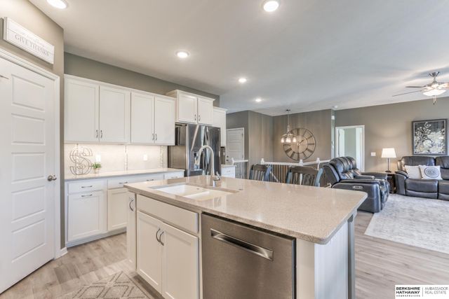 6010 N 152 Avenue, Omaha, NE 68116