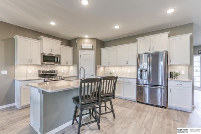 6010 N 152 Avenue, Omaha, NE 68116