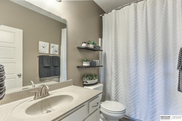 6010 N 152 Avenue, Omaha, NE 68116
