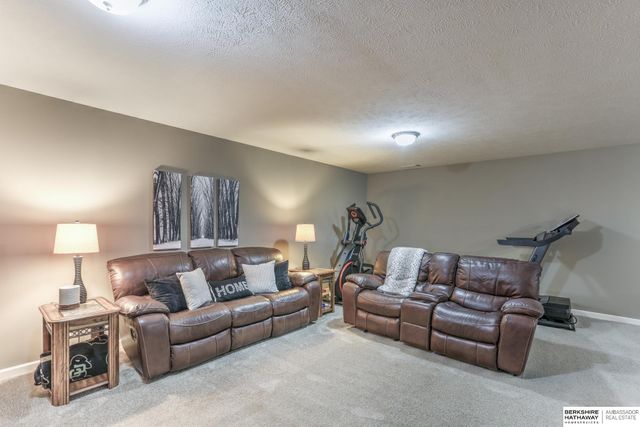 6010 N 152 Avenue, Omaha, NE 68116