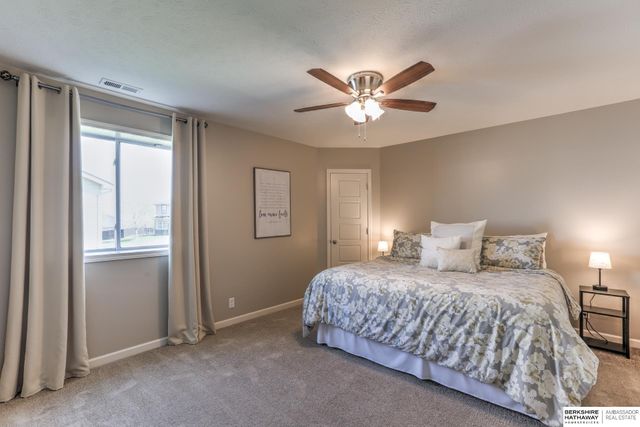 6010 N 152 Avenue, Omaha, NE 68116