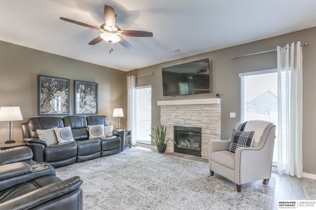 6010 N 152 Avenue, Omaha, NE 68116