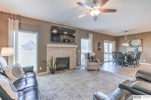 6010 N 152 Avenue, Omaha, NE 68116
