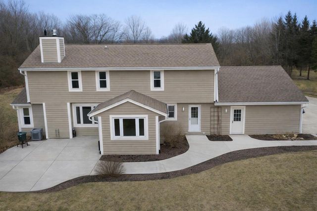 12918 Bell ROAD, Caledonia, WI 53108