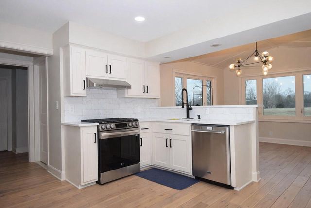 12918 Bell ROAD, Caledonia, WI 53108