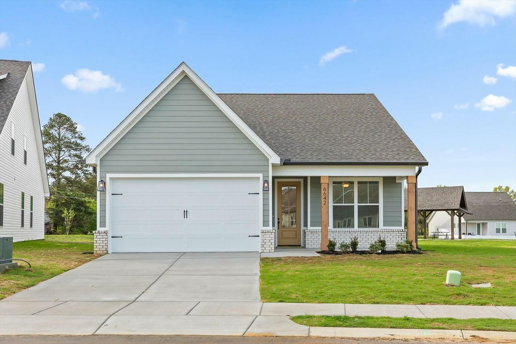 6587 Elizabeth Ann Way 97, Ooltewah, TN 37363