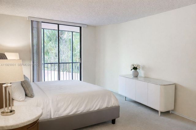 3800 N Hills Dr 206, Hollywood, FL 33021