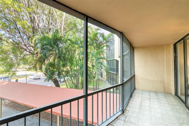 3800 N Hills Dr 206, Hollywood, FL 33021