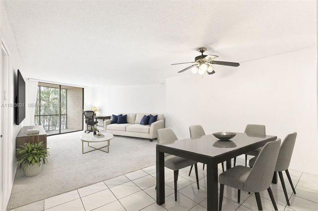 3800 N Hills Dr 206, Hollywood, FL 33021