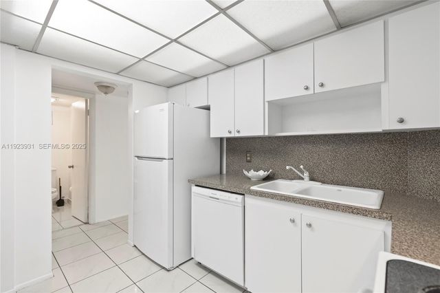 3800 N Hills Dr 206, Hollywood, FL 33021