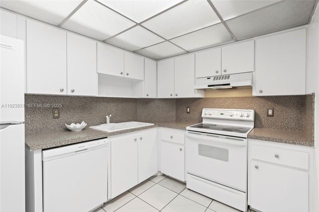 3800 N Hills Dr 206, Hollywood, FL 33021