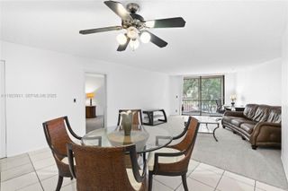 3800 N Hills Dr 206, Hollywood, FL 33021