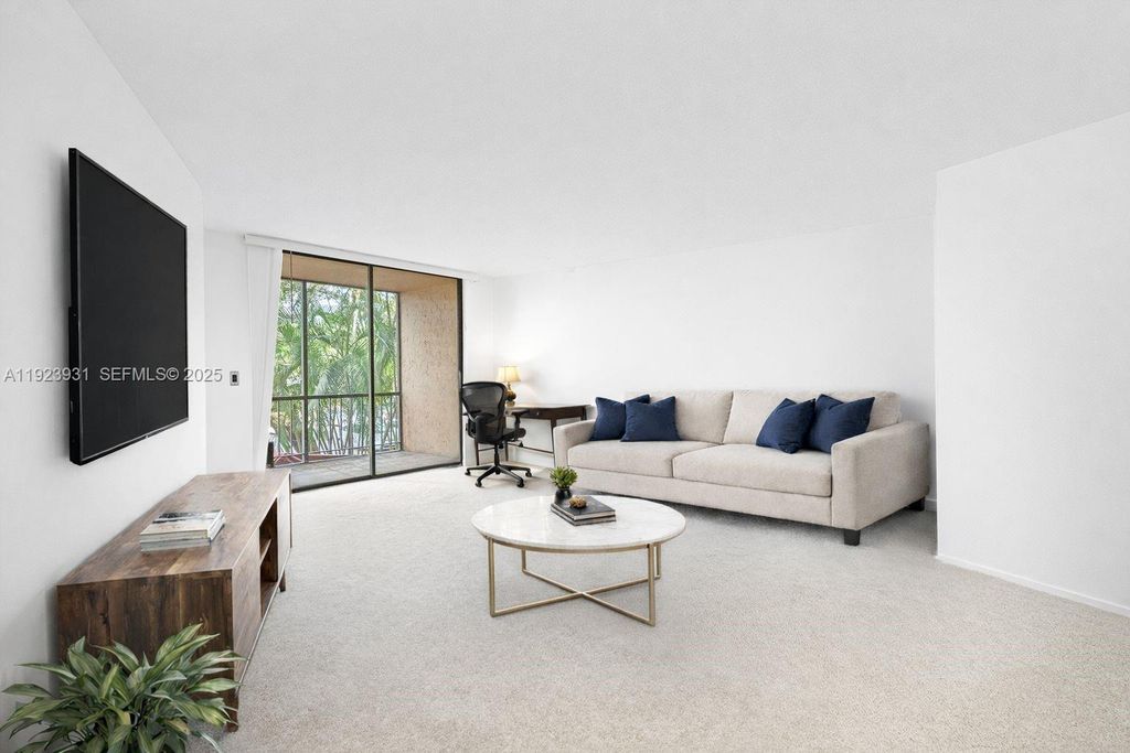 3800 N Hills Dr 206, Hollywood, FL 33021