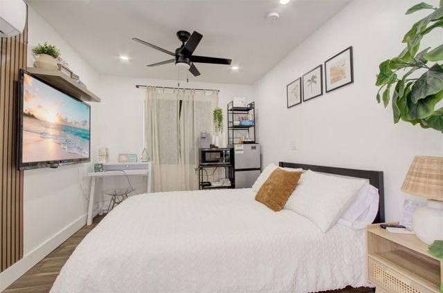 7700 NW 15th Street, Pembroke Pines, FL 33024