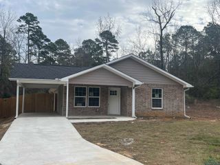 2808 Park Dr, Marshall, TX 75670
