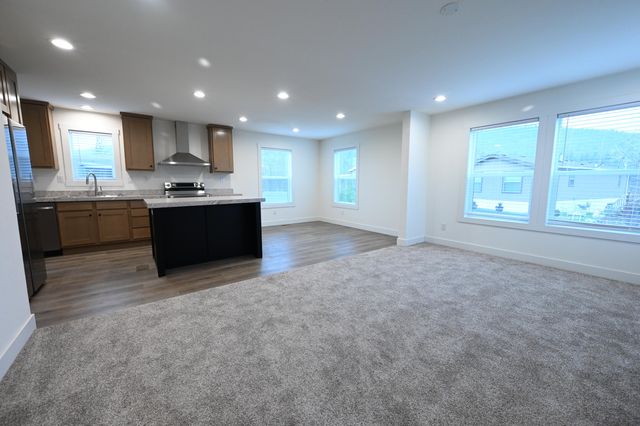 1 Corral Lane 37, Ashland, OR 97520