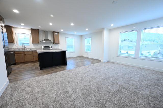 1 Corral Lane 37, Ashland, OR 97520