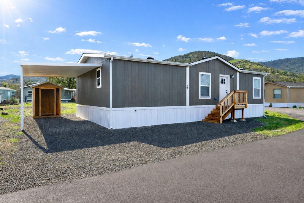 1 Corral Lane 37, Ashland, OR 97520