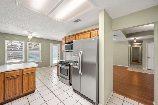 100 Downwood Drive, Burleson, TX 76028